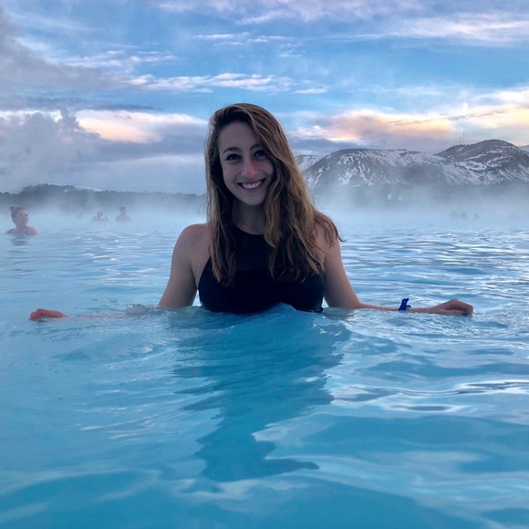 Meet your Posher, Nicole - Picture 1 of 1